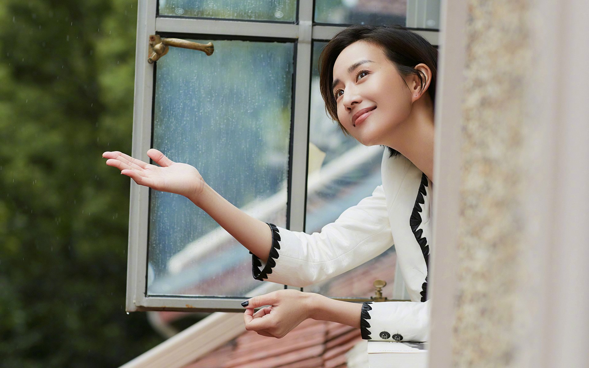 双赛场的火焰,当绿茵险胜遇见球台惊雷