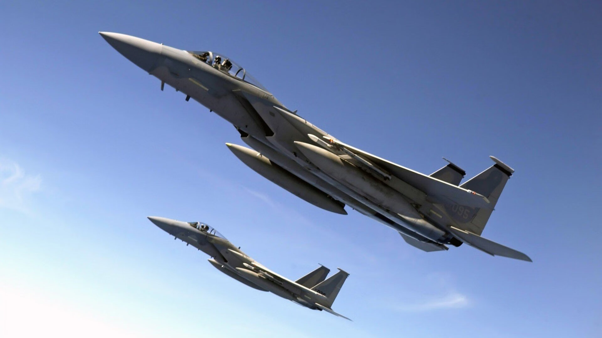 从个体典范到集体韧性，足球智慧的两种极致呈现